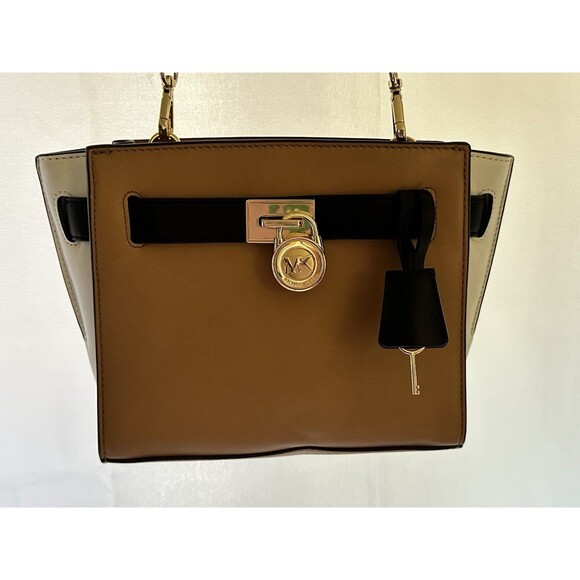 Michael Kors Hamilton Traveler Tan Blk & White Leather Messenger Crossbody Purse - Picture 2 of 16